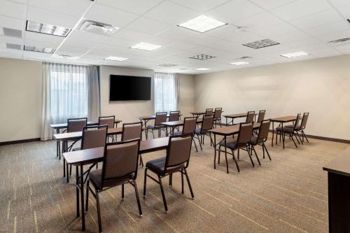 mainstay suites lancaster dallas south