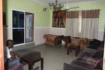 lifeline hotel and suites