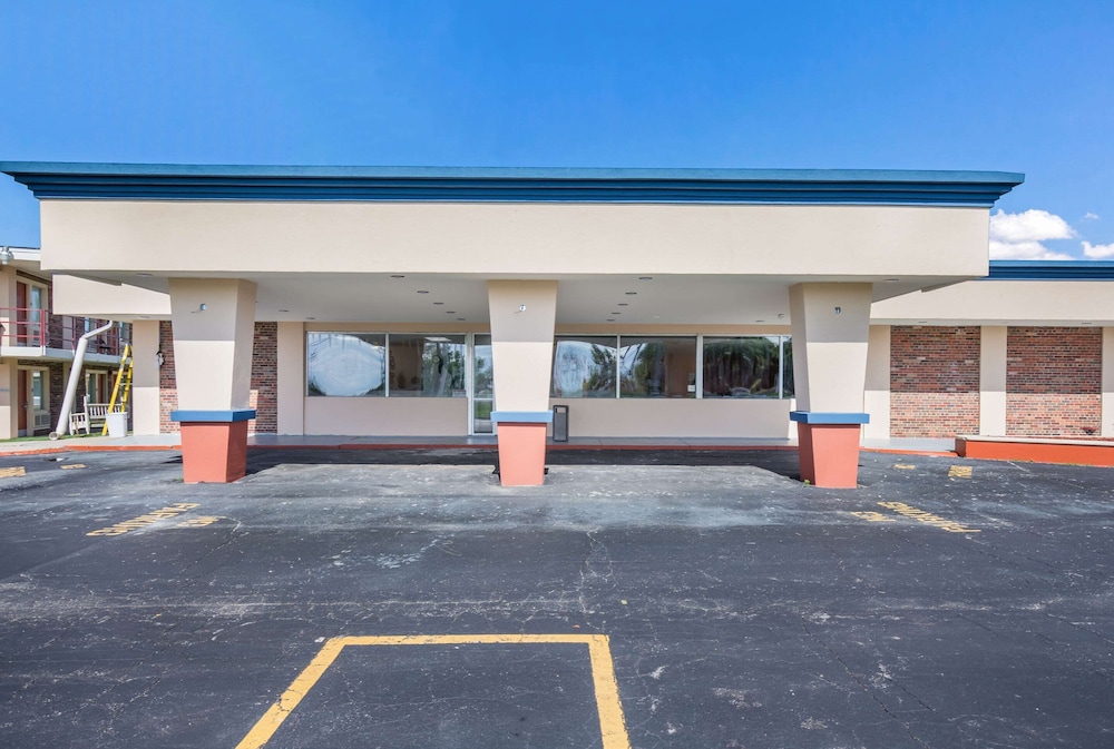 econo lodge neenah