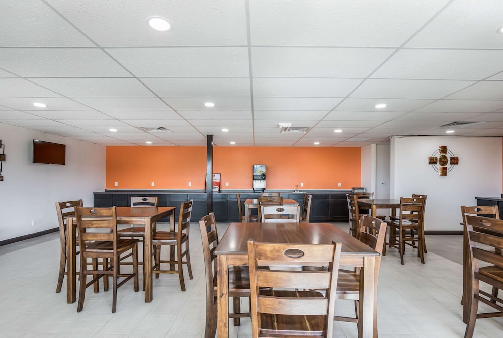 econo lodge neenah