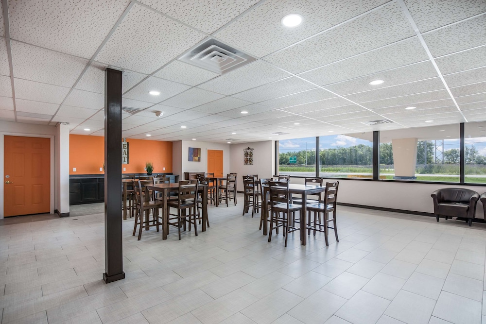 econo lodge neenah