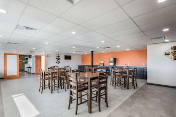 econo lodge neenah