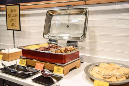 hampton inn and suites lenoir