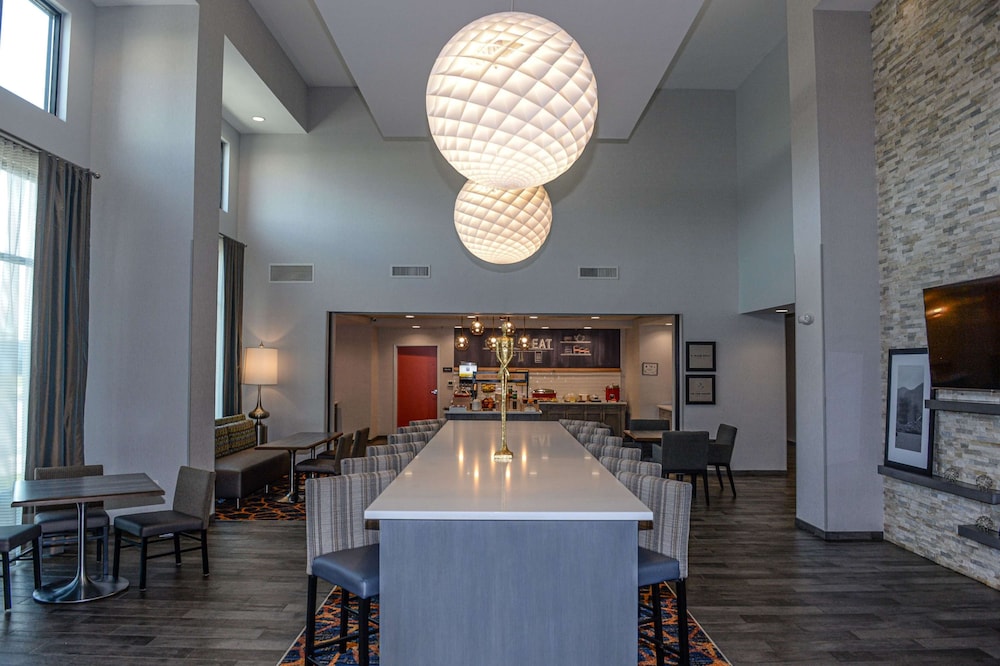 hampton inn and suites lenoir