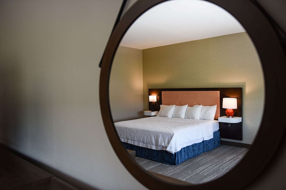 hampton inn and suites lenoir