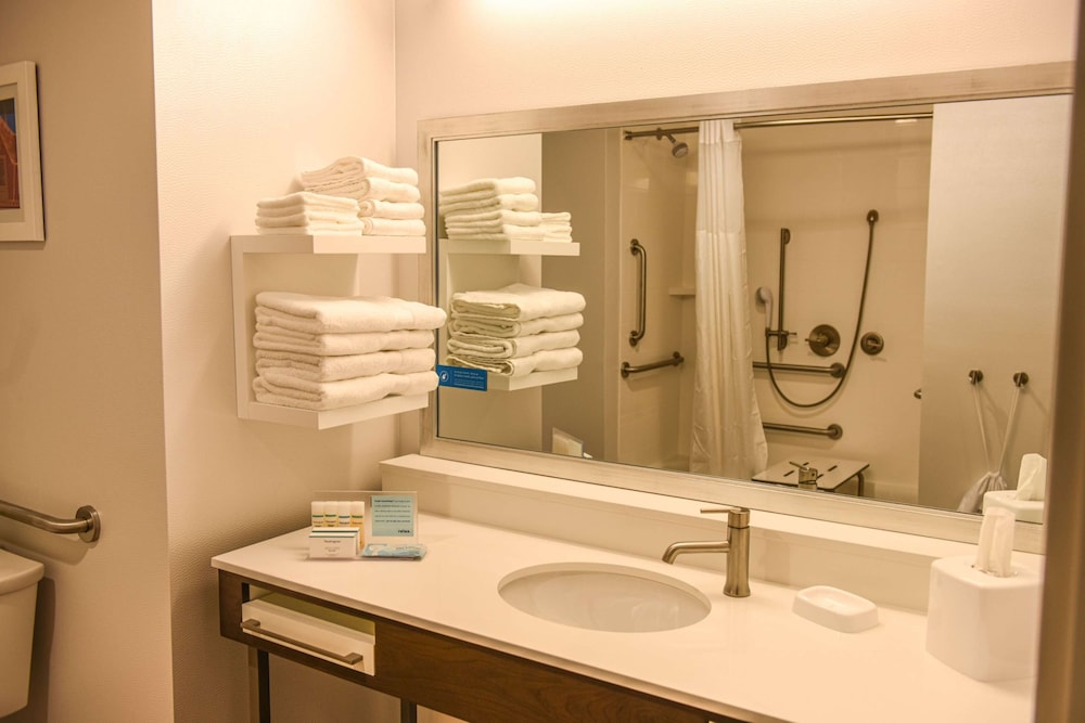 Hampton Inn & Suites Lenoir,Hickory>>Carolina Beach,3 star
