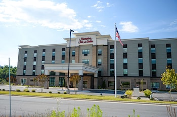 hampton inn and suites lenoir
