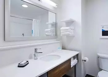 hampton inn and suites lenoir