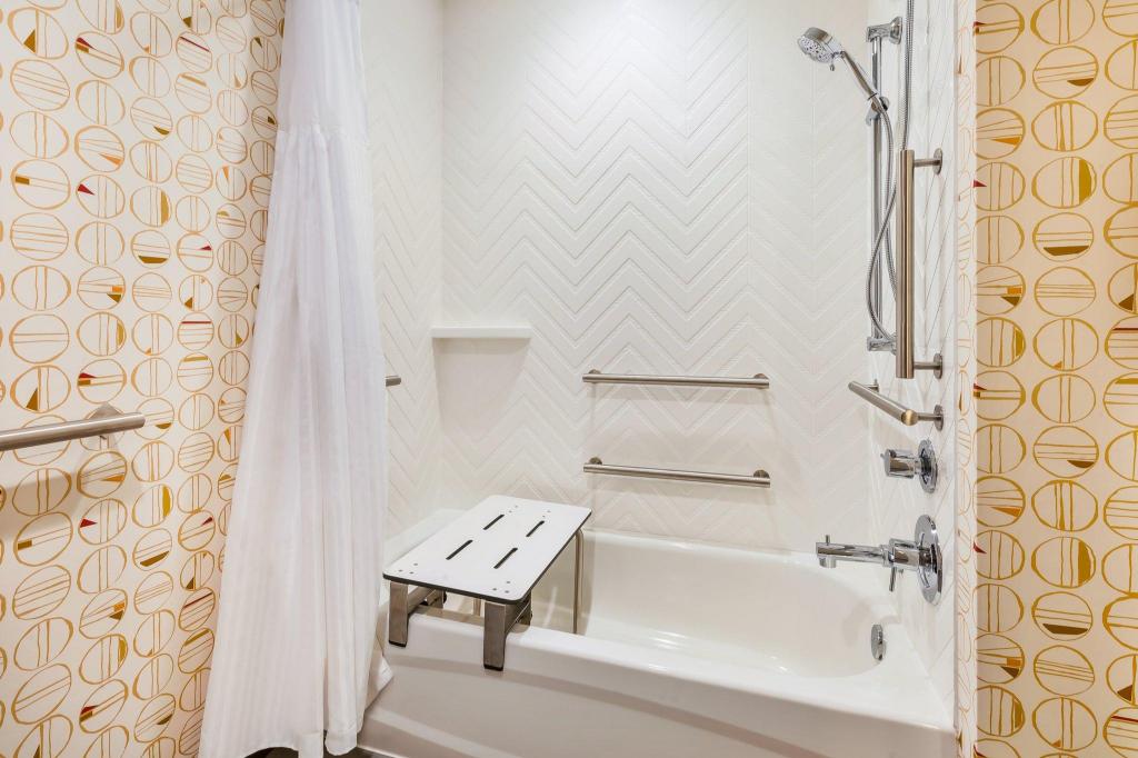 holiday inn and suites toledo southwest perrysburg