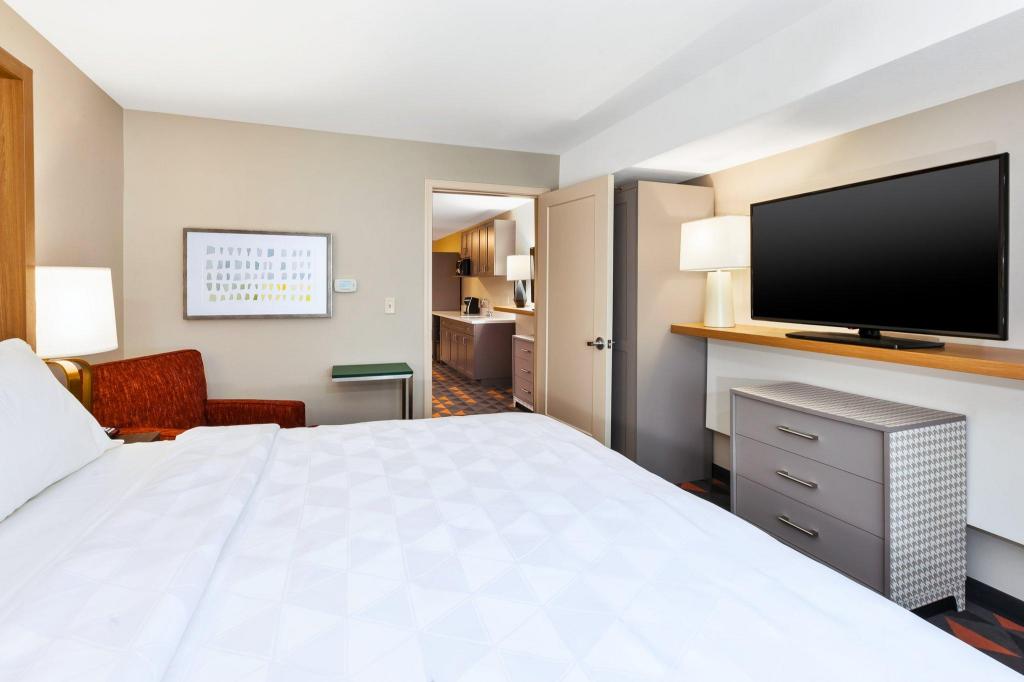 holiday inn and suites toledo southwest perrysburg