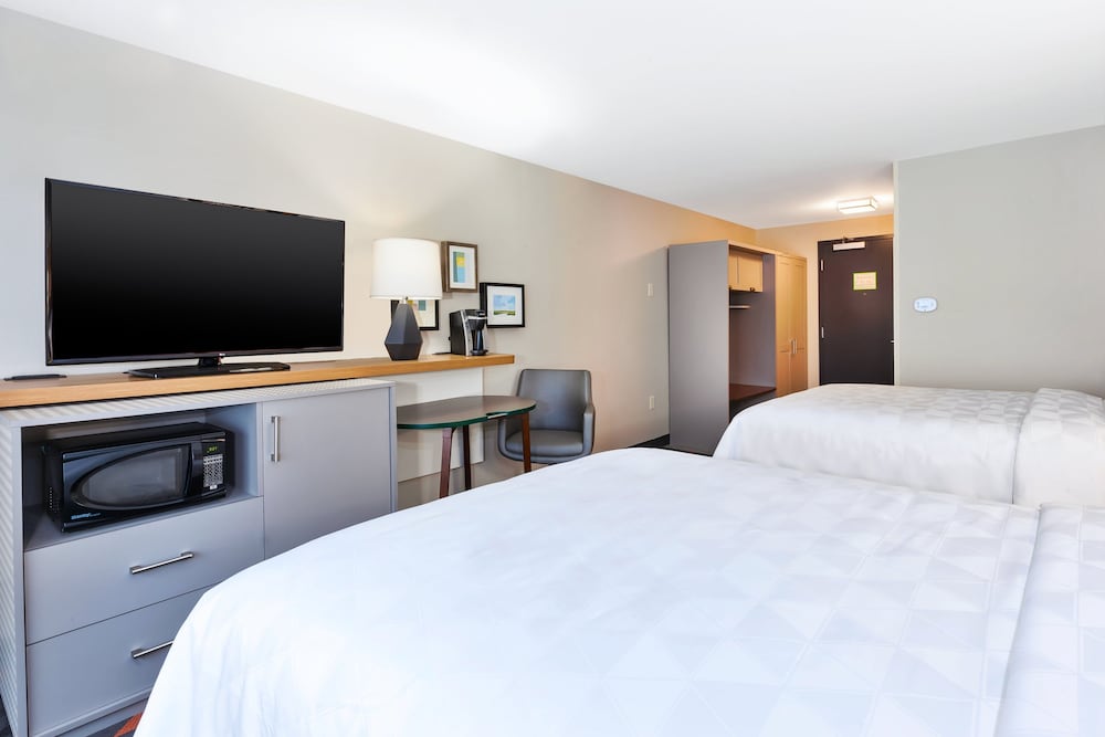 holiday inn and suites toledo southwest perrysburg