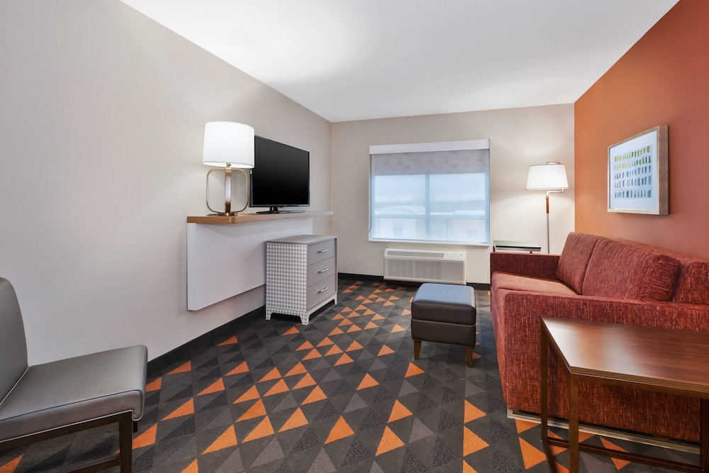 holiday inn and suites toledo southwest perrysburg