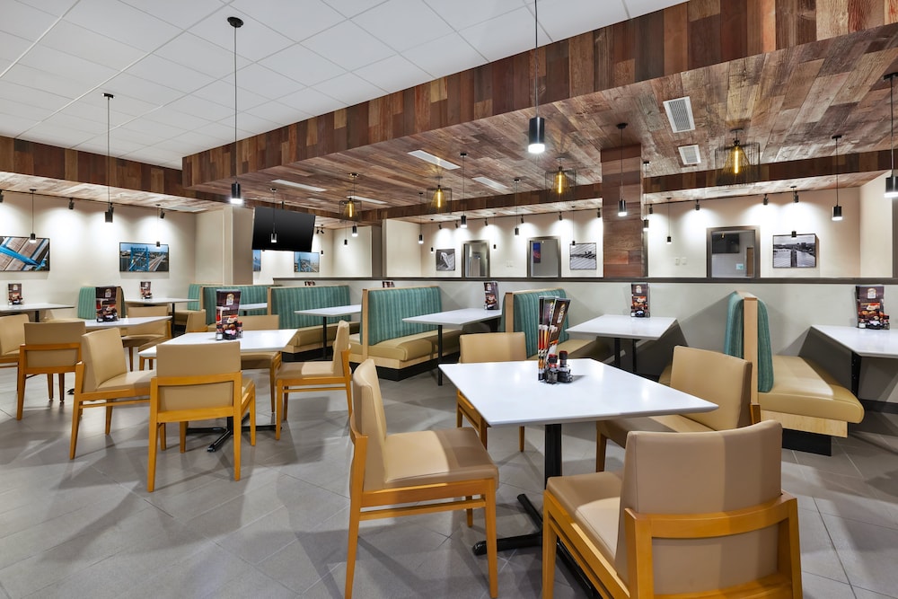 holiday inn and suites toledo southwest perrysburg