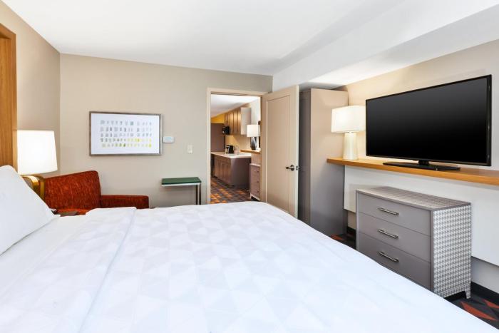 holiday inn and suites toledo southwest perrysburg