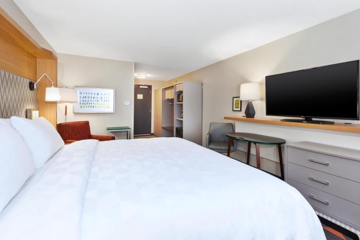 holiday inn and suites toledo southwest perrysburg