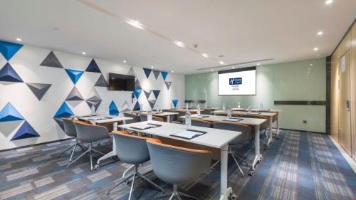 holiday inn express shanghai gubei an ihg hotel