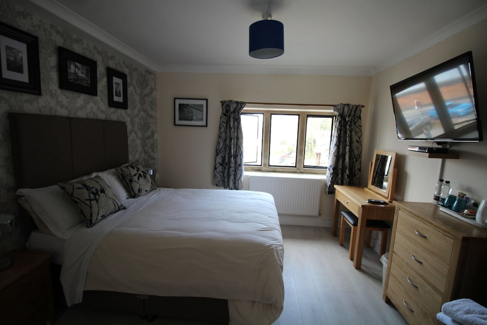 the clothiers arms