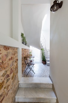 dinostratus house