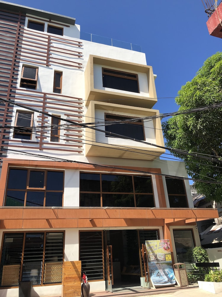 ferra hotel and garden suites