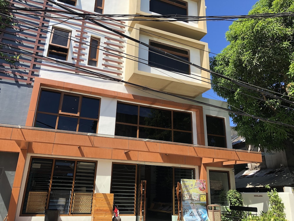 ferra hotel and garden suites