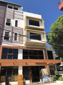 ferra hotel and garden suites