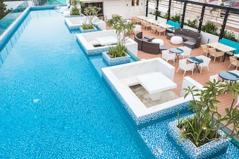 ferra hotel and garden suites