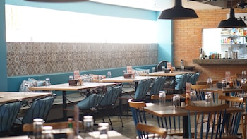 ferra hotel and garden suites