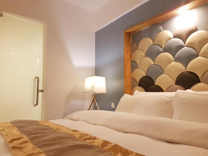 ferra hotel and garden suites