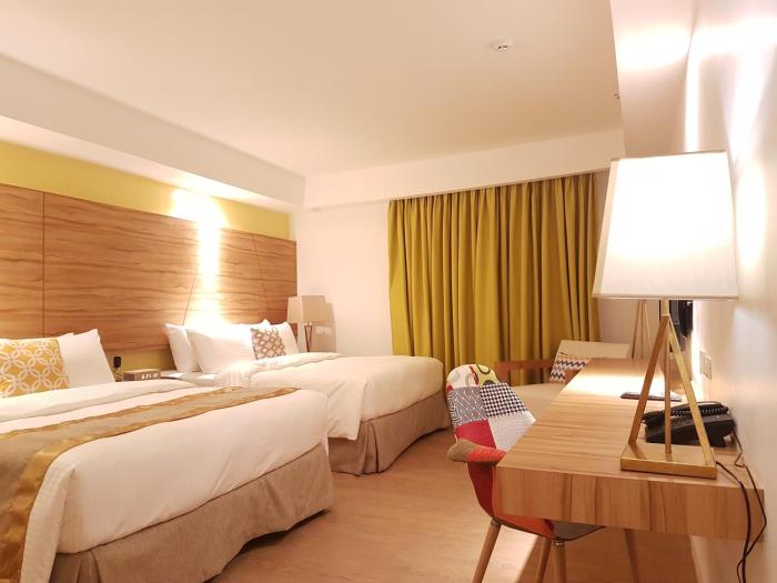 ferra hotel and garden suites