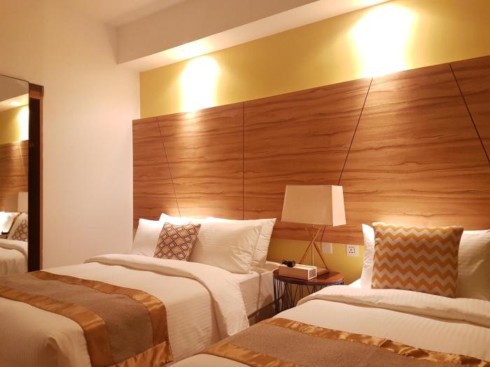 ferra hotel and garden suites