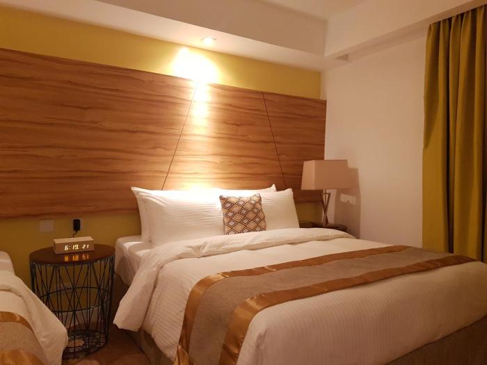 ferra hotel and garden suites