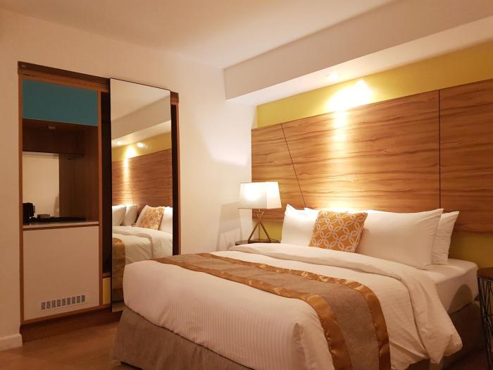 ferra hotel and garden suites