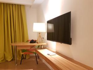 ferra hotel and garden suites