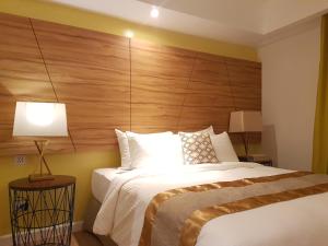 ferra hotel and garden suites