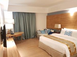 ferra hotel and garden suites