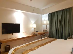 ferra hotel and garden suites
