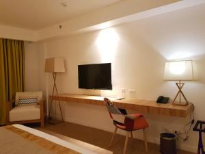 ferra hotel and garden suites