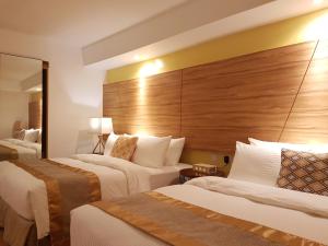ferra hotel and garden suites