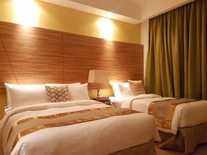 ferra hotel and garden suites