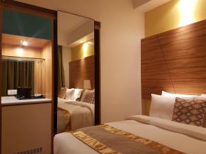 ferra hotel and garden suites