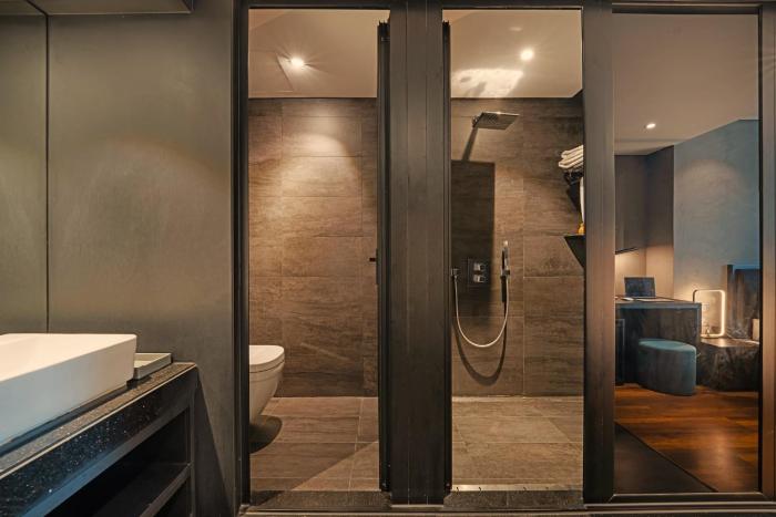 the code hotel and spa