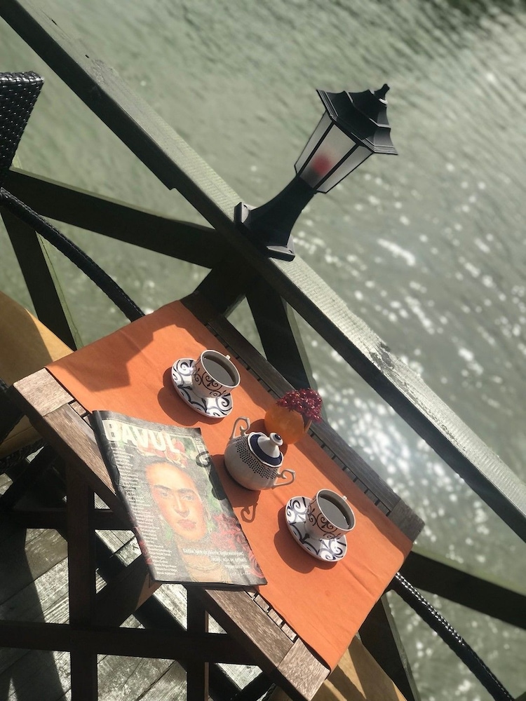 sweet home river hotel