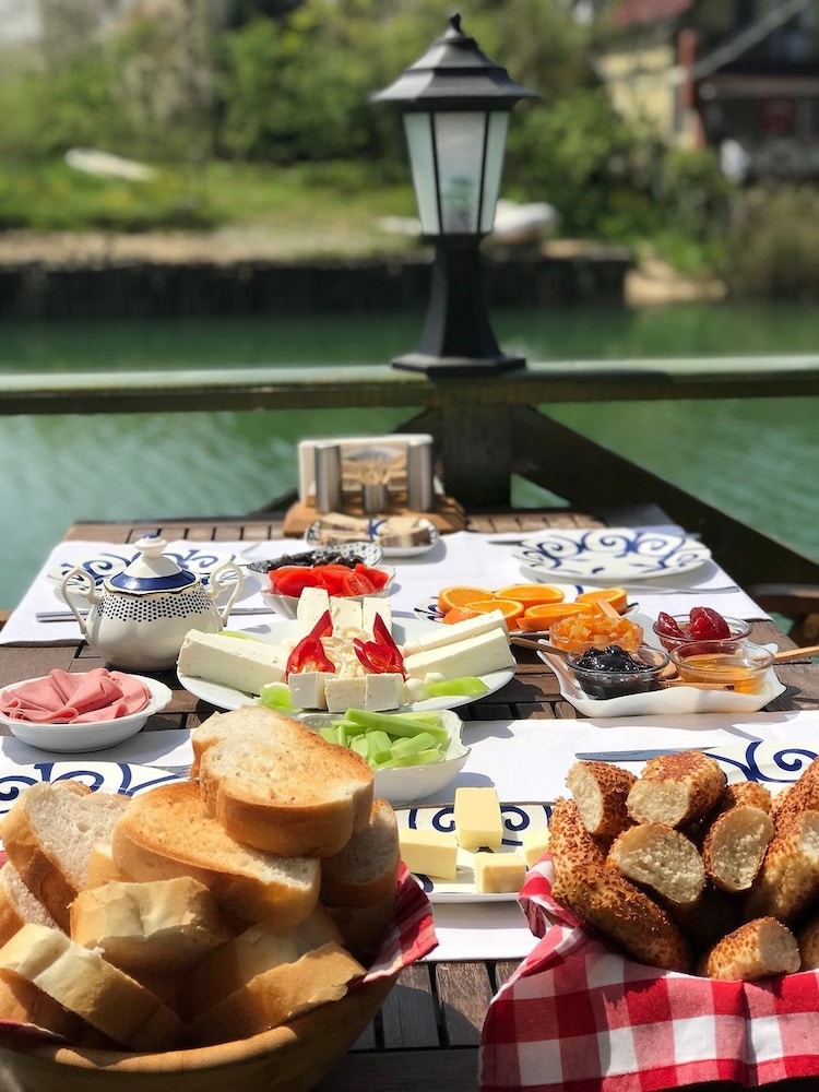 sweet home river hotel