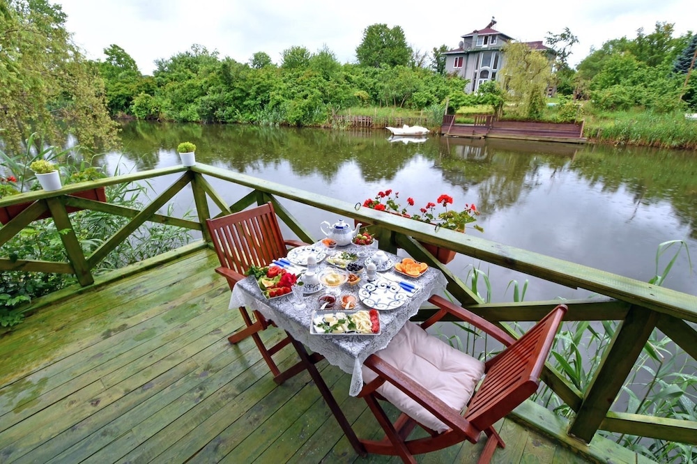 sweet home river hotel