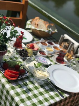 sweet home river hotel