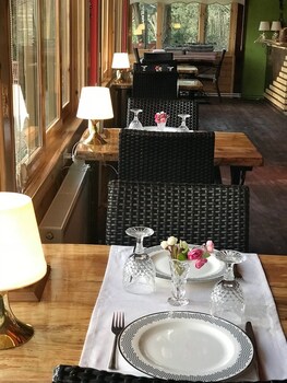 sweet home river hotel