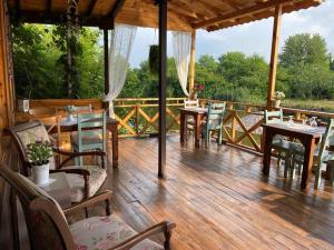 sweet home river hotel