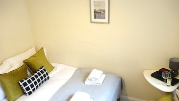 London Heathrow Airport Rooms Ll By Candp