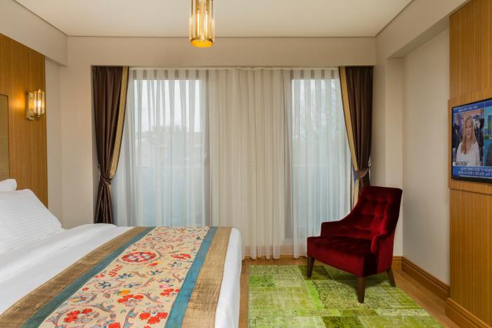 obelisk hotel and suites
