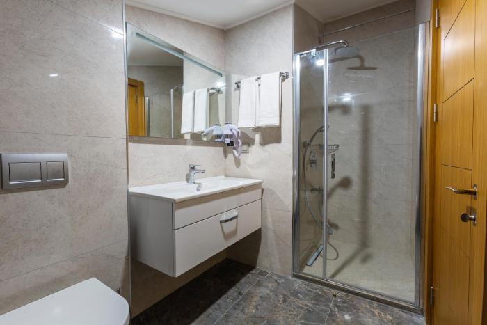 obelisk hotel and suites